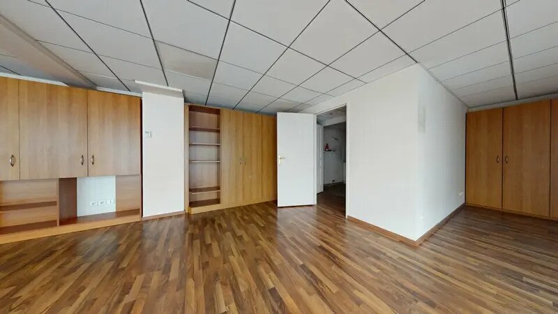 Office in Lyon for lease - Interior Photo - Image 3 of 9