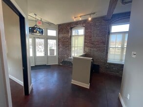 214 W Phelps St, Springfield, MO for lease Interior Photo- Image 2 of 9