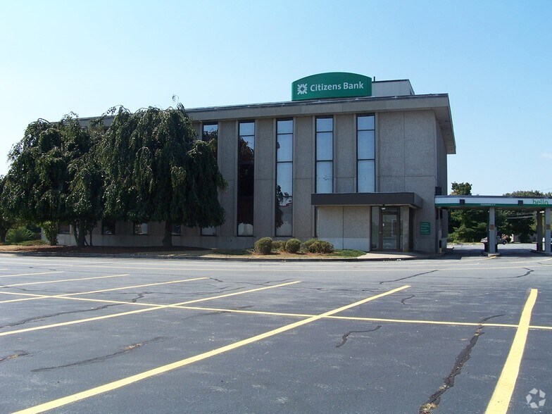 215 Washington St, Fairhaven, MA for sale - Building Photo - Image 1 of 1