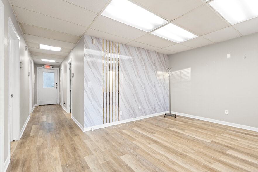 404 Smithfield Ave, Pawtucket, RI for sale - Building Photo - Image 2 of 23