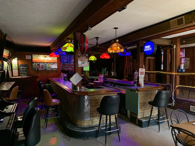 128 S Main St, Spring Grove, PA for sale - Interior Photo - Image 3 of 9