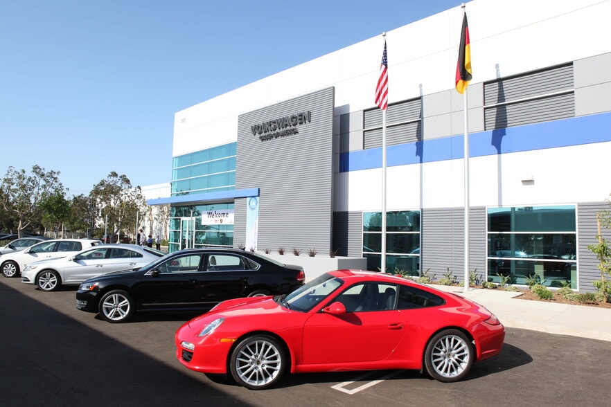 Volkswagen Engineering Campus portfolio of 2 properties for sale on LoopNet.com - Building Photo - Image 2 of 10