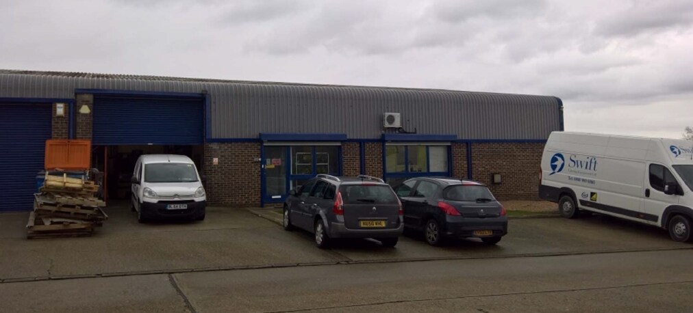 10-11 Braiswick Pl, Basildon for sale Primary Photo- Image 1 of 1