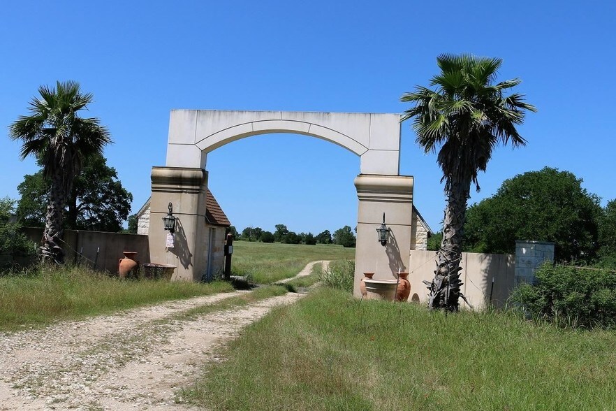 18075 Fm 974, Bryan, TX 77808