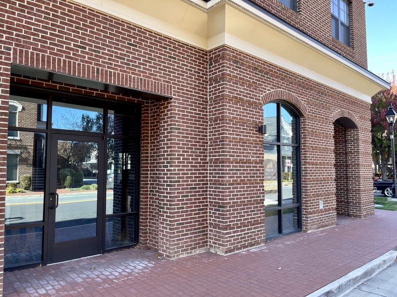 1094-1096 Winchester Street, Fredericksburg, VA for lease - Building Photo - Image 1 of 12