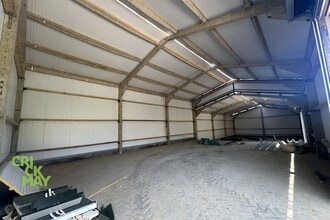 Deaks Lane, Haywards Heath for lease Interior Photo- Image 1 of 2