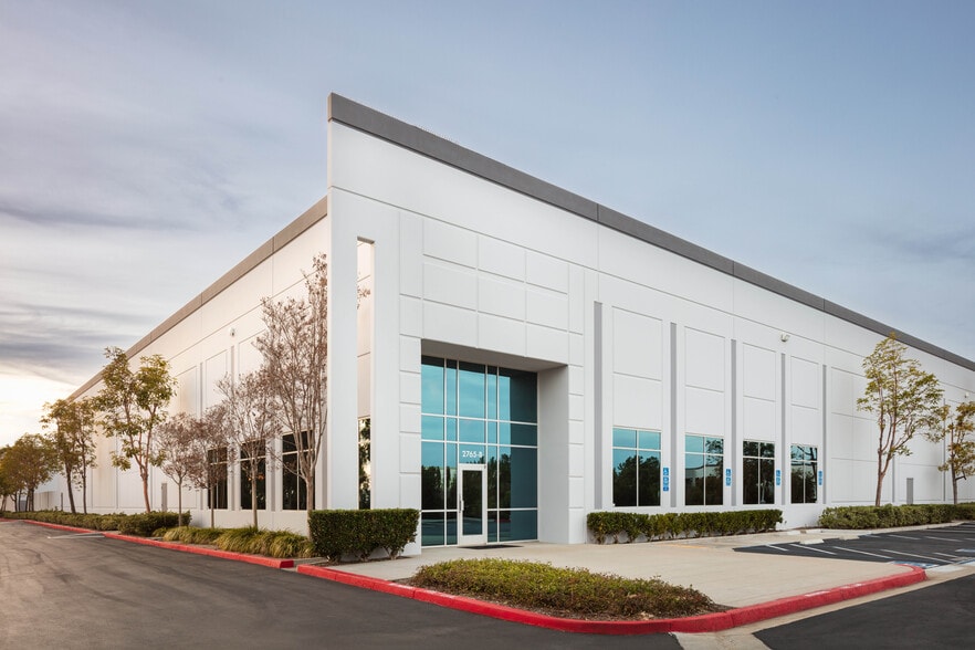 2765 Progress St, Vista, CA for lease - Building Photo - Image 2 of 14