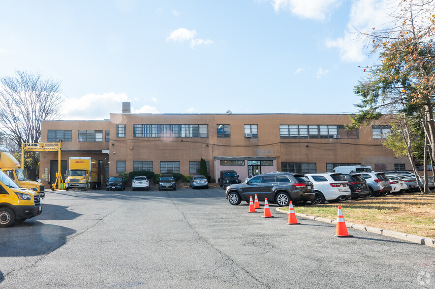 560 S 3rd Ave, Mount Vernon, NY for lease - Building Photo - Image 2 of 6