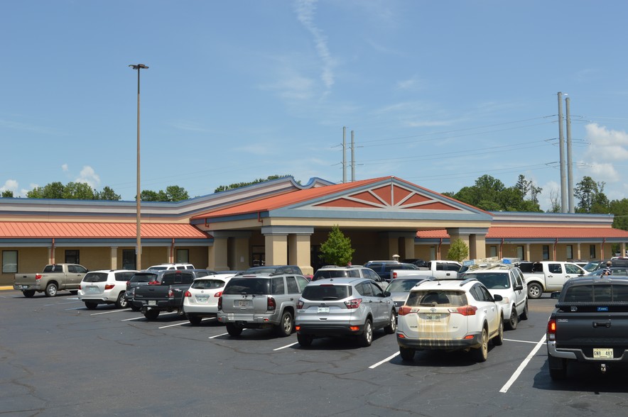 1300 Sunset Dr, Grenada, MS for lease - Building Photo - Image 3 of 5