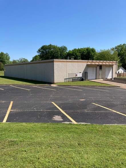 1420 N Main St & 1505 N Fulton St portfolio of 2 properties for sale on LoopNet.com - Building Photo - Image 2 of 21