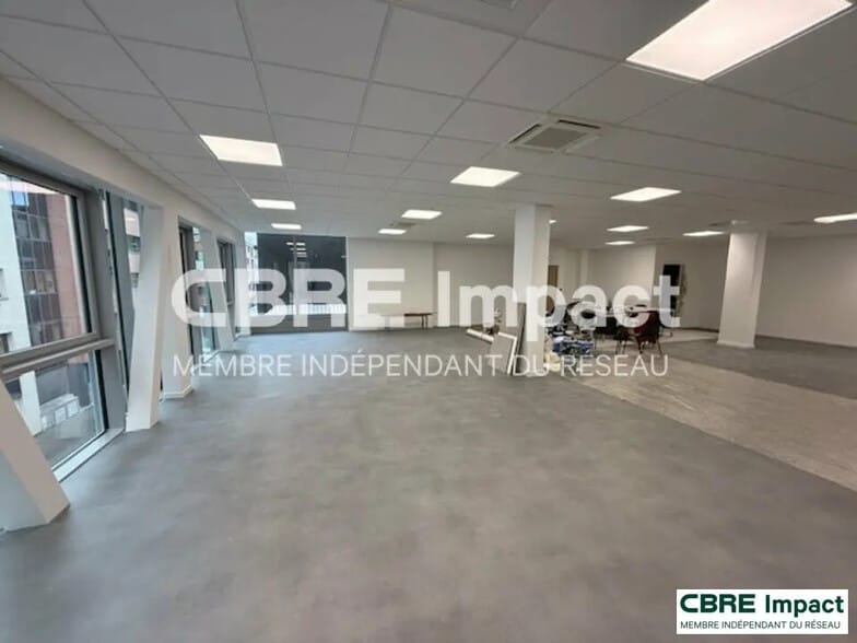 Office in Reims for lease - Building Photo - Image 3 of 9