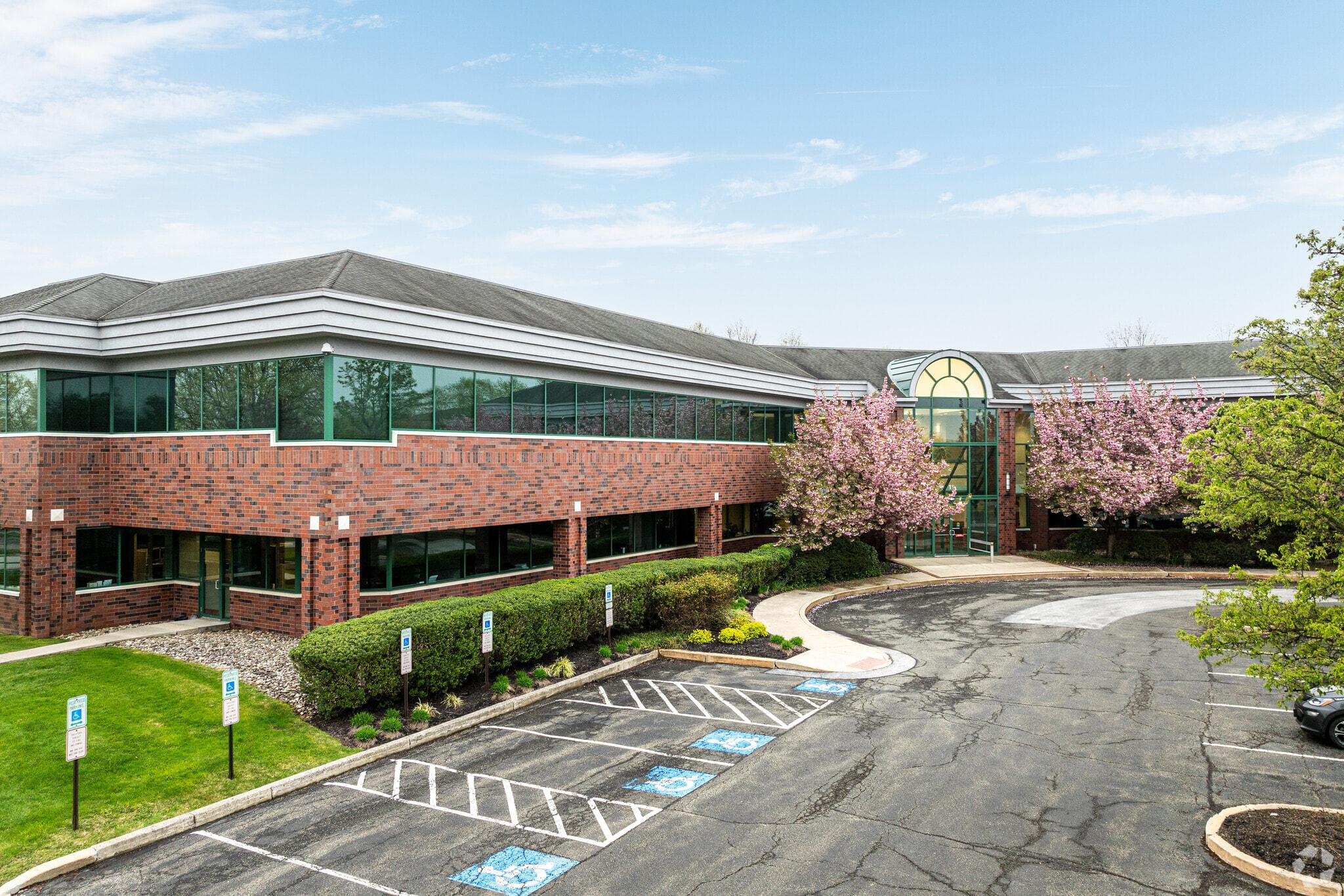 11 Campus Blvd, Newtown Square, PA for lease Building Photo- Image 1 of 11