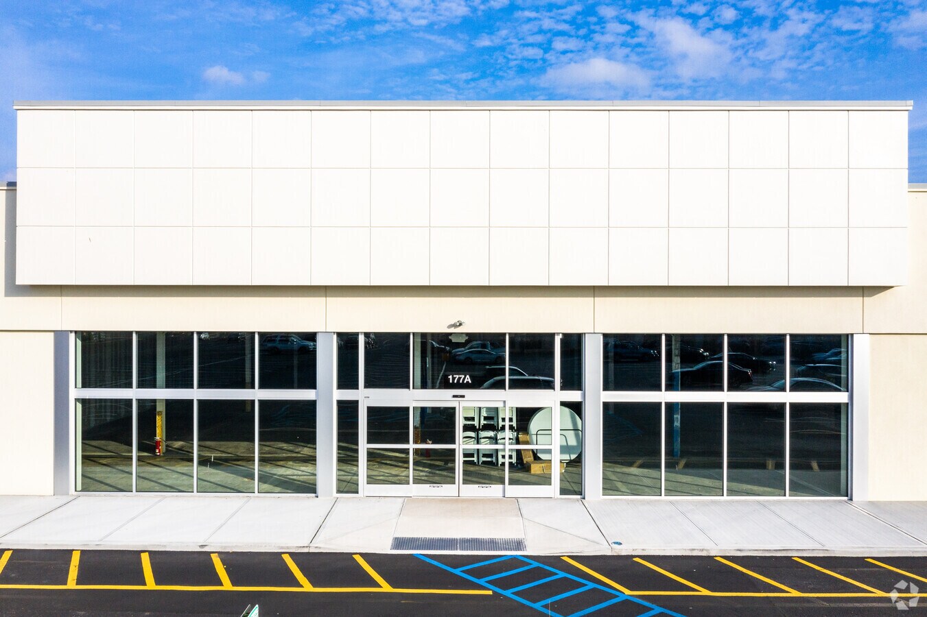 161189 Old Country Rd, Carle Place, NY 11514