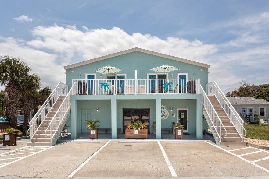 157 N Orlando Ave, Cocoa Beach, FL for sale - Building Photo - Image 1 of 1