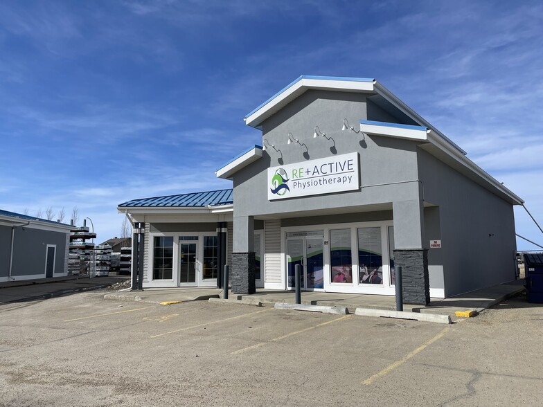 85 Hewlett Park Landng, Sylvan Lake, AB for lease - Building Photo - Image 1 of 5