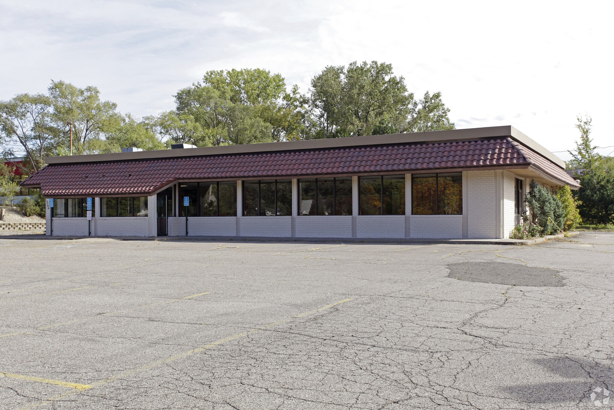 1706 White Bear Ave N, Maplewood, MN for sale Primary Photo- Image 1 of 1