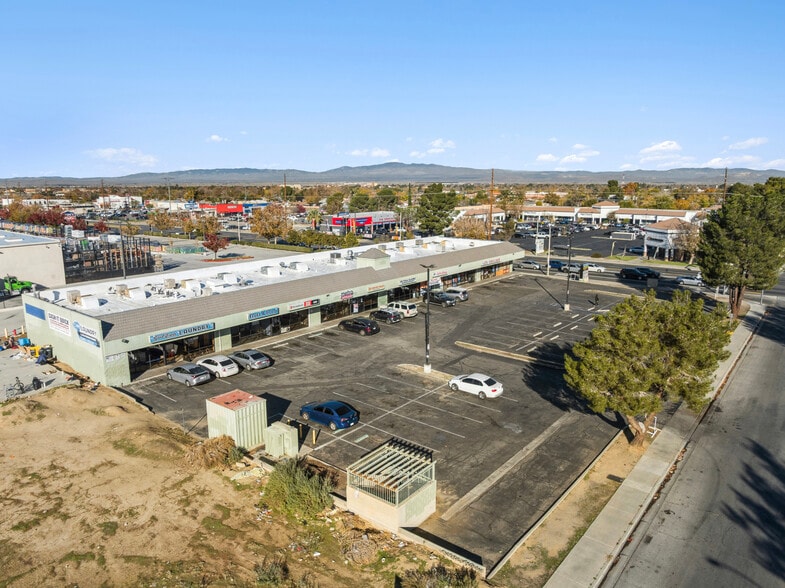 43535 Gadsden Ave, Lancaster, CA for lease - Building Photo - Image 3 of 39