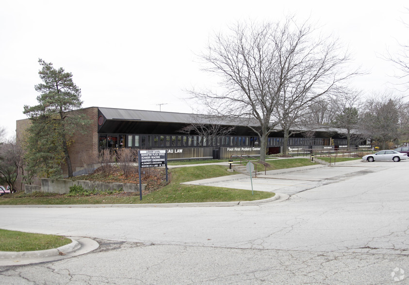 4777 E State St, Rockford, IL for lease - Building Photo - Image 1 of 29