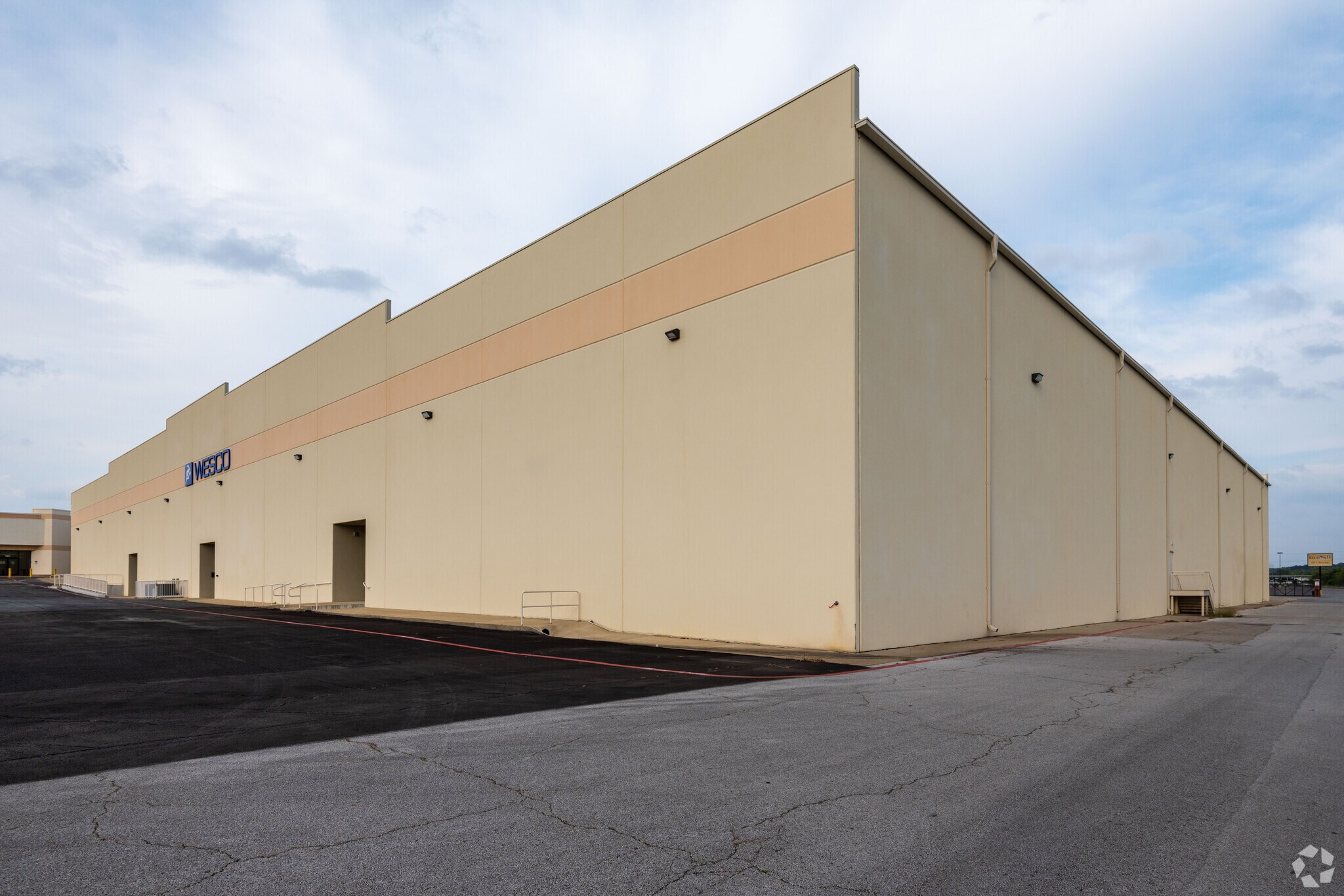 1403 S Cherry Ln, White Settlement, TX for sale Primary Photo- Image 1 of 1