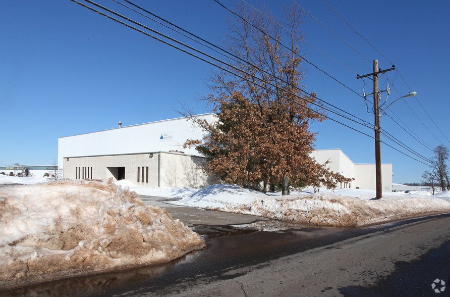 293 Ella Grasso Tpke, Windsor Locks, CT for lease - Primary Photo - Image 1 of 3