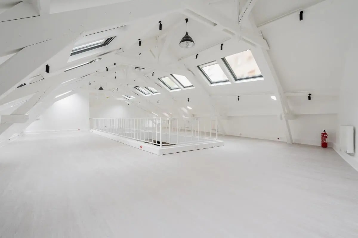 8 Rue Juliette Dodu, Paris for lease Interior Photo- Image 1 of 5