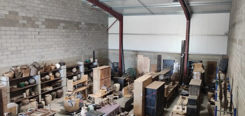 Office in Limours for lease - Interior Photo - Image 2 of 8