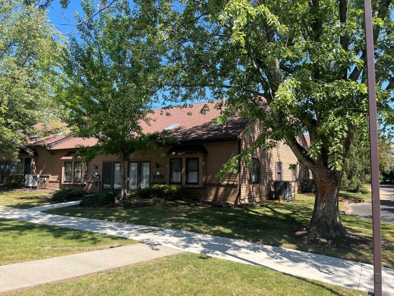 1609 Woodbourne Rd, Levittown, PA for lease - Building Photo - Image 1 of 9