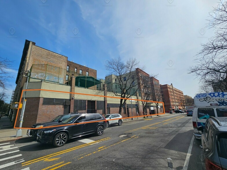 2105 Daly Ave, Bronx, NY for lease - Primary Photo - Image 1 of 1