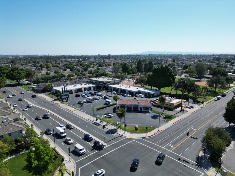 5237-5263 Paramount Blvd, Lakewood, CA for lease - Building Photo - Image 3 of 33