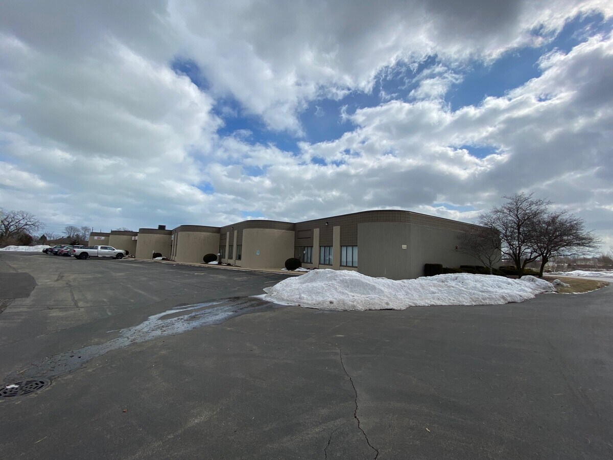 27232733 Carlisle Ave, Racine, WI 53404