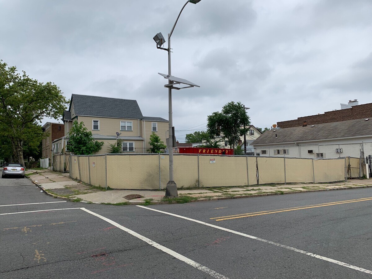 250 Tremont Ave, East Orange, NJ 07018