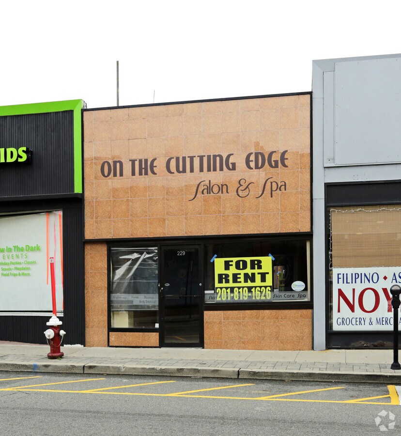 229 Wanaque Ave, Pompton Lakes, NJ 07442