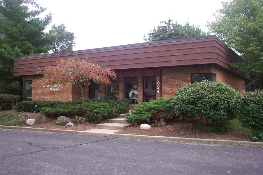 2024 28th St SW, Wyoming, MI for sale - Primary Photo - Image 1 of 1