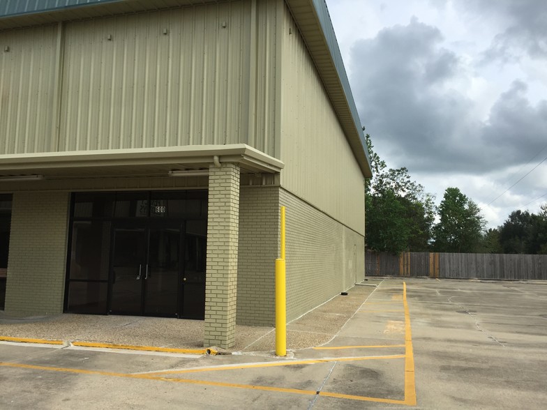 6413 Johnston St, Lafayette, LA for lease - Building Photo - Image 1 of 8