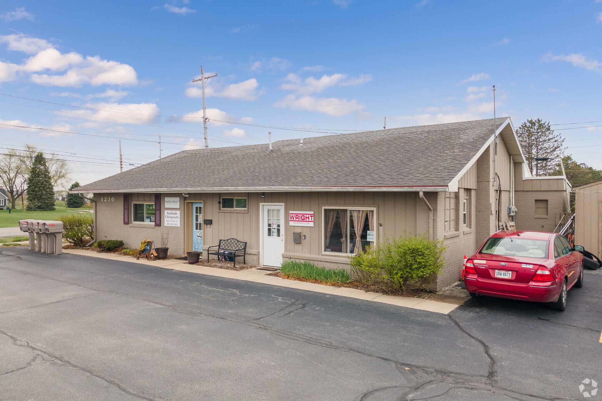 1230 W Wooster St, Bowling Green, OH 43402 1230 W Wooster Ste B