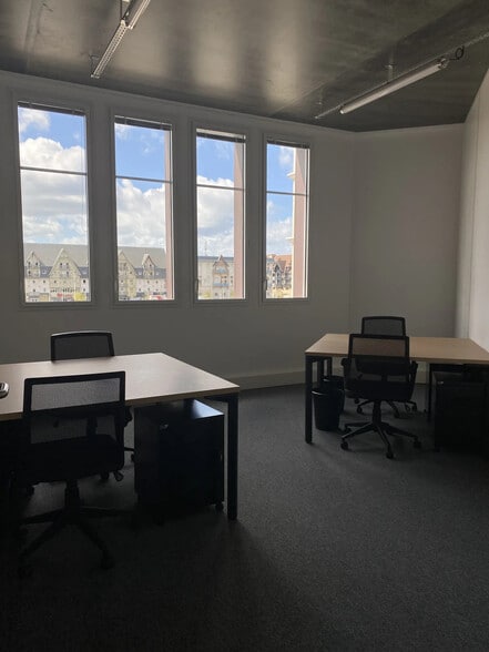 60 Rue Bernard Giraudeau, Montpellier for lease - Interior Photo - Image 1 of 7