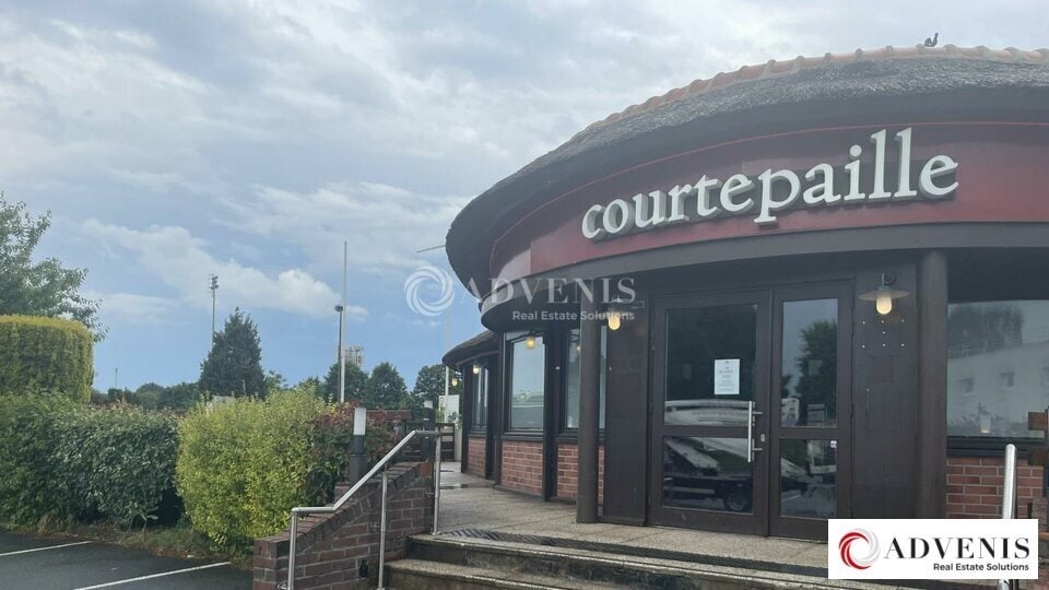 Retail in VILLENEUVE-D'ASCQ for lease Building Photo- Image 1 of 2