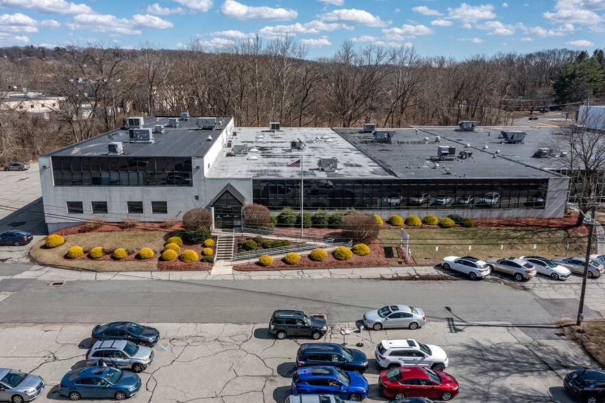 1-3 Corporate Dr, Danbury, CT for sale - Building Photo - Image 3 of 15