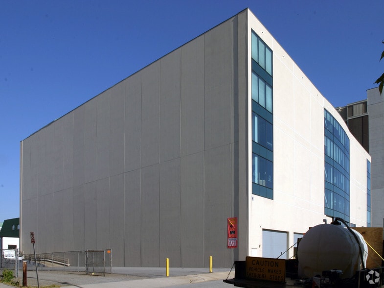 212 E Green Dr, High Point, NC for lease - Building Photo - Image 3 of 4