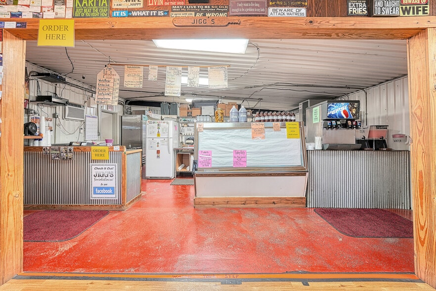 22203 N Frontage Rd, Clinton, OK for sale - Interior Photo - Image 3 of 5