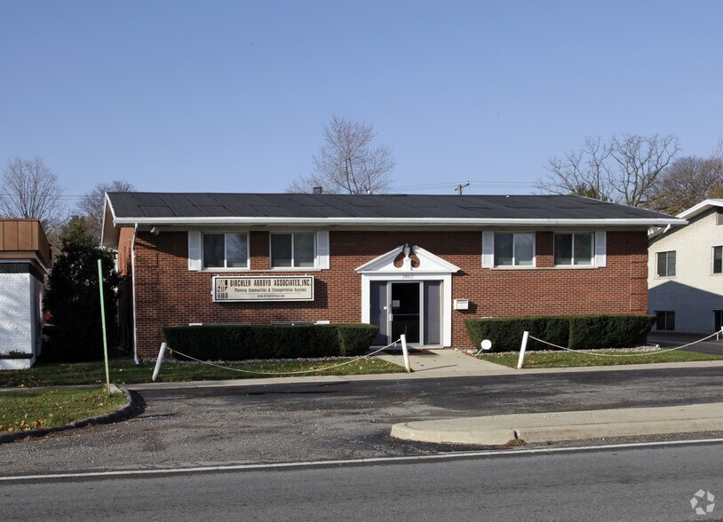 28021 Southfield Rd, Lathrup Village, MI 48076