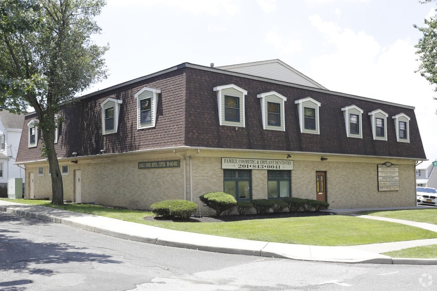 160 Market St, Saddle Brook, NJ for lease - Primary Photo - Image 1 of 5