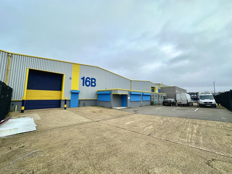 Cosgrove Way, Luton for lease - Building Photo - Image 1 of 1