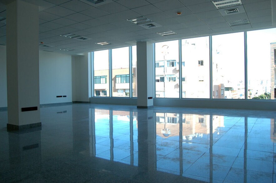 Office in SEVILLA for sale - Building Photo - Image 2 of 10