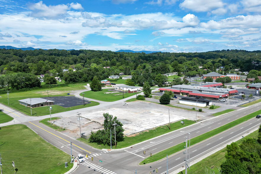 1990 Oak Ridge Tpke, Oak Ridge, TN for sale - Building Photo - Image 1 of 9