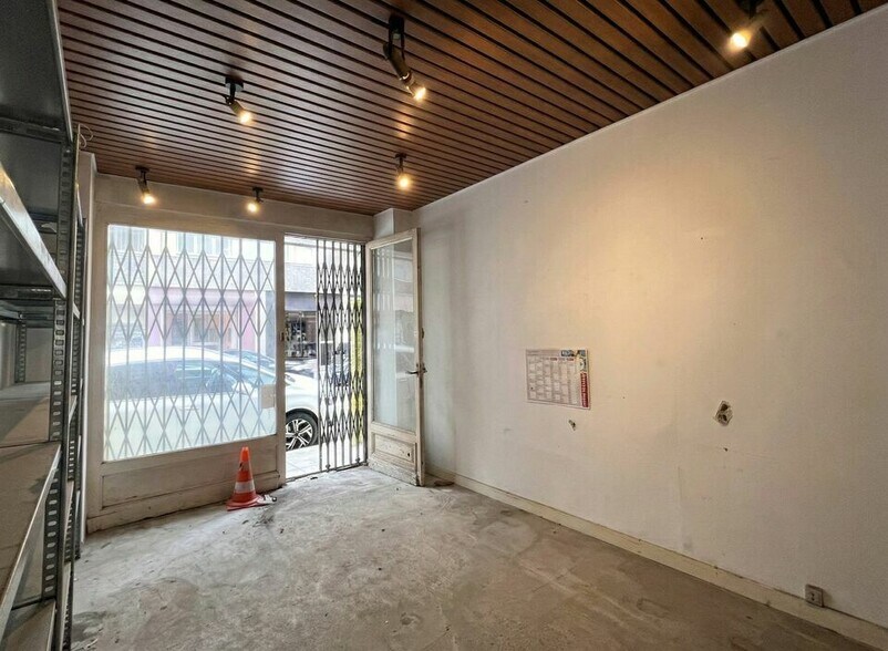Retail in Nice for lease - Interior Photo - Image 1 of 3