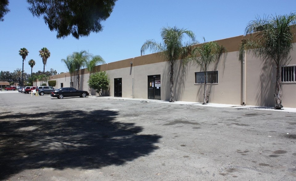 13656-13666 Bora Dr, Santa Fe Springs, CA for lease - Building Photo - Image 2 of 7