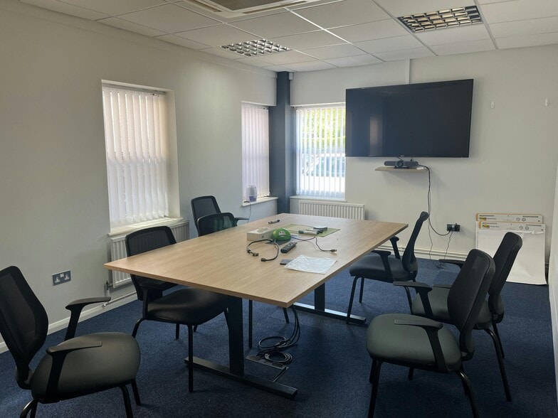 1-2 Lancaster Way, Huntingdon for lease - Interior Photo - Image 3 of 11