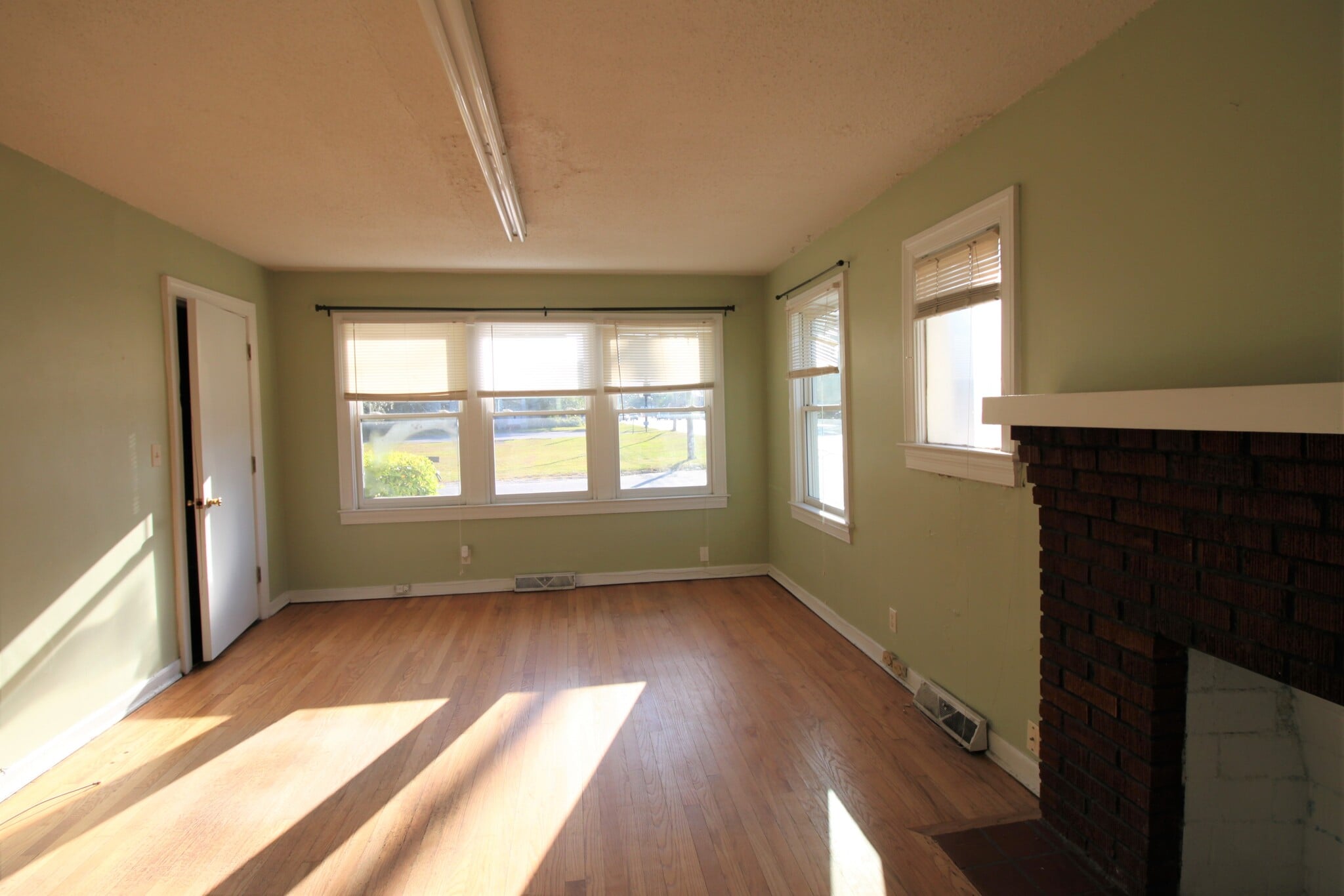 1544-1548 Remount Rd, North Charleston, SC for lease Interior Photo- Image 1 of 3