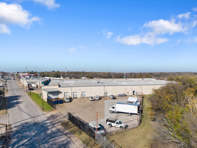 5305 Midway Rd, Haltom City, TX for lease - Building Photo - Image 2 of 38